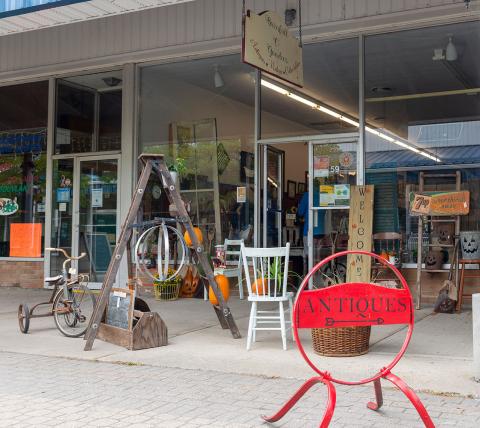 Barnfull O'Goodies storefront 